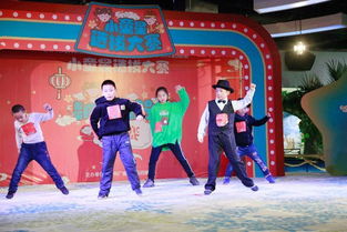 选手们自信满满地站在舞台上