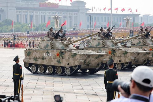 阅兵新型武器装备