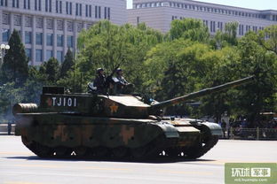 新型坦克驶过检阅台