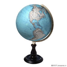 地球仪示意全球贸易