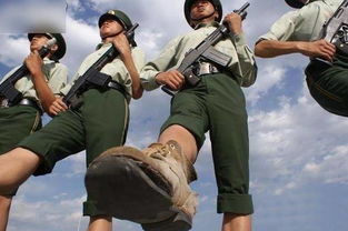 年轻战士训练的照片