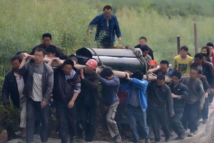 幼童在战火中哭泣