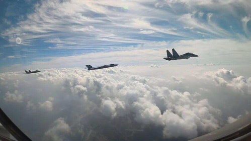 战机飞越北京上空