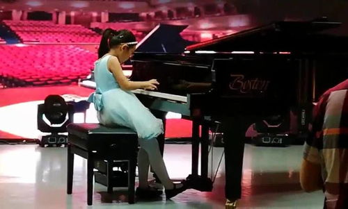 看台上镇定自若的球迷