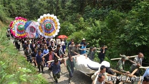 贵州人祭祀表情特写