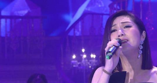 明星匆忙离开现场