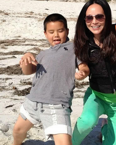 王琳在节目中与儿子视频