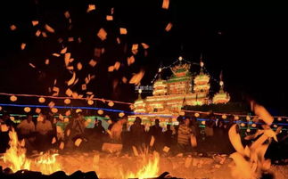 祭祀现场的香烛火光