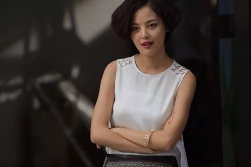 辛芷蕾因职业羞涩搓澡，背后故事令人深思！