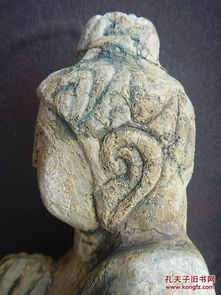 长江重庆段水位下降惊现600年石佛