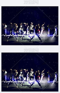 一群年轻人正在欢快跳舞