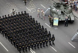 阅兵式现场场景