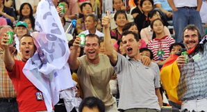 热情观众现场助威