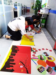 工人认真制作观礼包