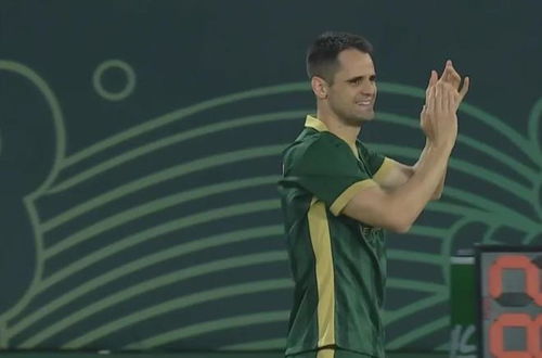 王钰栋神级表现！一人独造7球震惊足坛