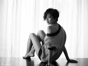 辛芷蕾勇夺威尼斯电影节最佳女演员奖，实力演技备受认可