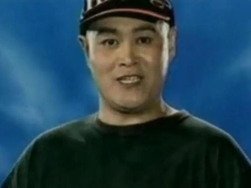 女厕惊现男明星‘咧嘴笑’，背后真相引人深思！