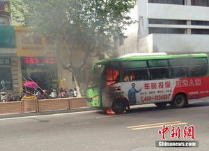 乘客晕厥公交司机果断救人，这一幕太暖了