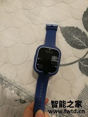 不同类型的电话手表对比展示