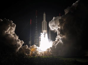 中国火箭与月亮同框，震撼画面背后的故事！