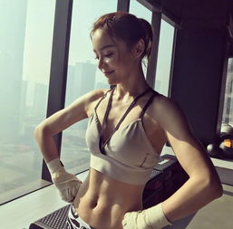 袁姗姗正在做运动