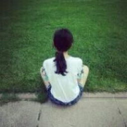 失落的情侣背影