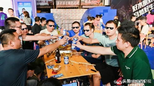 我们的宿舍集体干杯：一场难忘的情谊盛宴