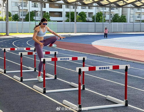 吴艳妮在认真训练