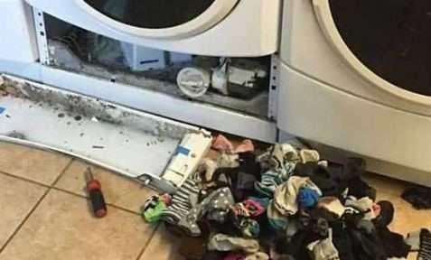 当年工人拆解废旧洗衣机画面