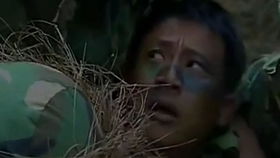 丈夫从军12年终归来，妻子盛装相迎，这份深情太动人