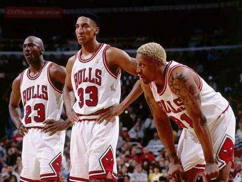 西班牙奔牛节惊魂！男子惨遭公牛连顶数角身亡