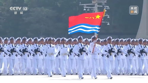 徒步方队迈着整齐的步伐