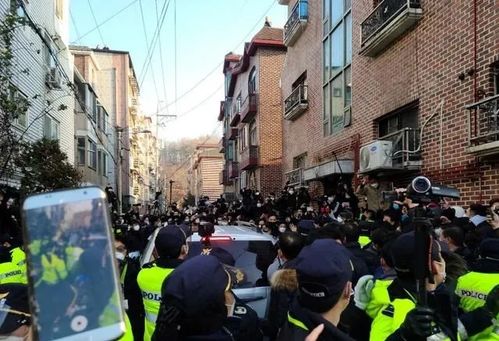 民众包围石平住所