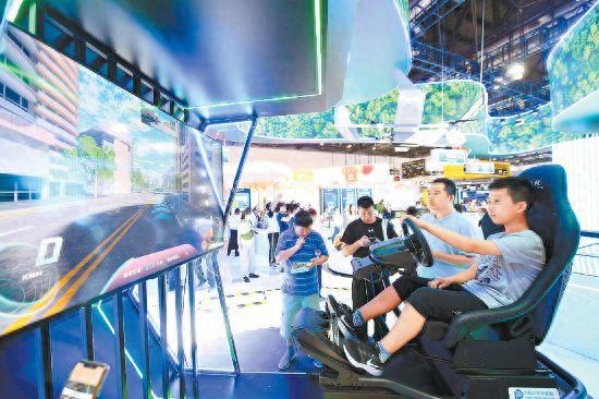 服贸会现场忙碌场景