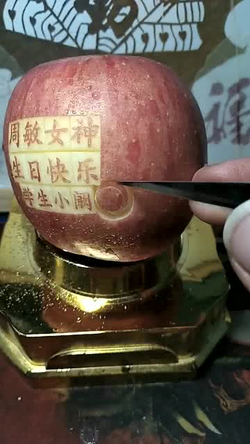 老师收礼惊现砖头，这背后的故事真暖心！