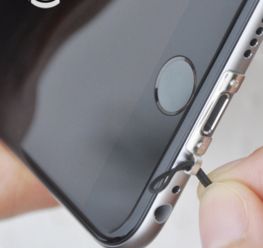 苹果推iPhone 17手机挂绳，479元太贵还是真香？