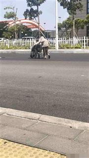 震惊！84岁老太被大女儿带走，40万存款被骗，法院判决赔偿15万