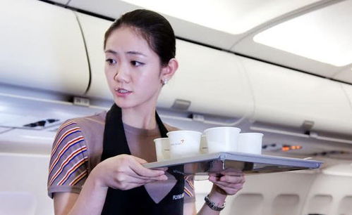 乘客在飞机上微笑