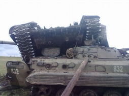 俄军坦克正在演练