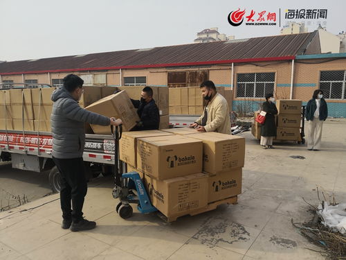 民众应对暴雨场景