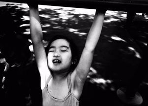 68岁奶奶玩滑板三年，成‘追风少女’背后的故事