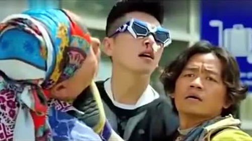 郭艾伦携手宋小宝踢球，这画面太逗！