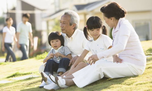 男子与孩子的合影（过去幸福时光）