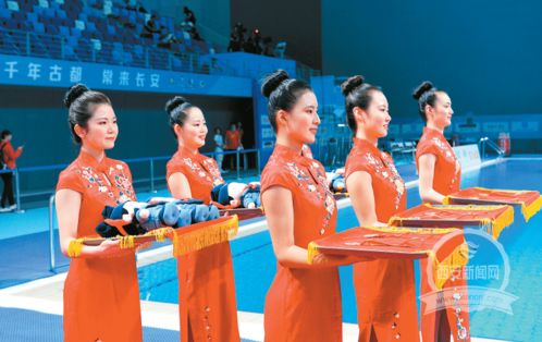 礼仪人员庄重执行仪式