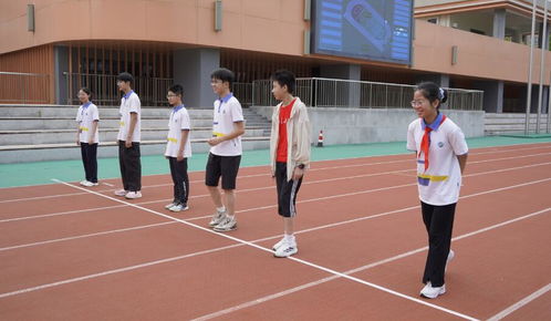 操场夜跑惊魂！那一扭头看到校长的瞬间