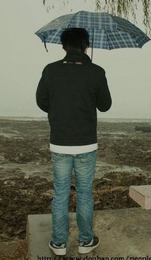 孤独男人的背影