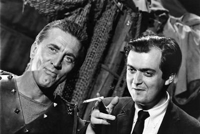 柯克案枪手逃跑视频公布，背后真相令人震惊！