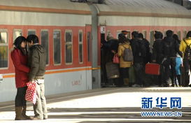 两人在车站依依惜别