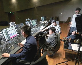 幕后团队工作场景