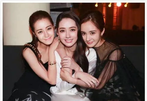 热巴和杨幂的合照